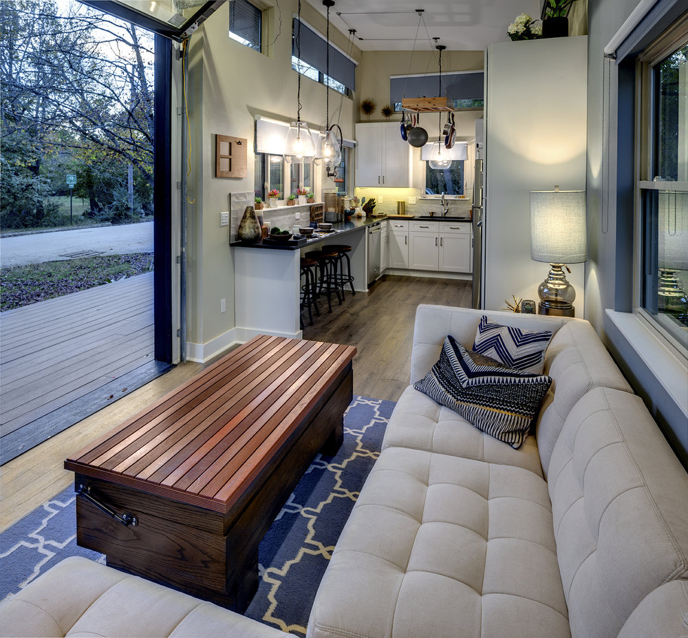 400-Square-Feet-Spacious-Tiny-House-with-Deck_4