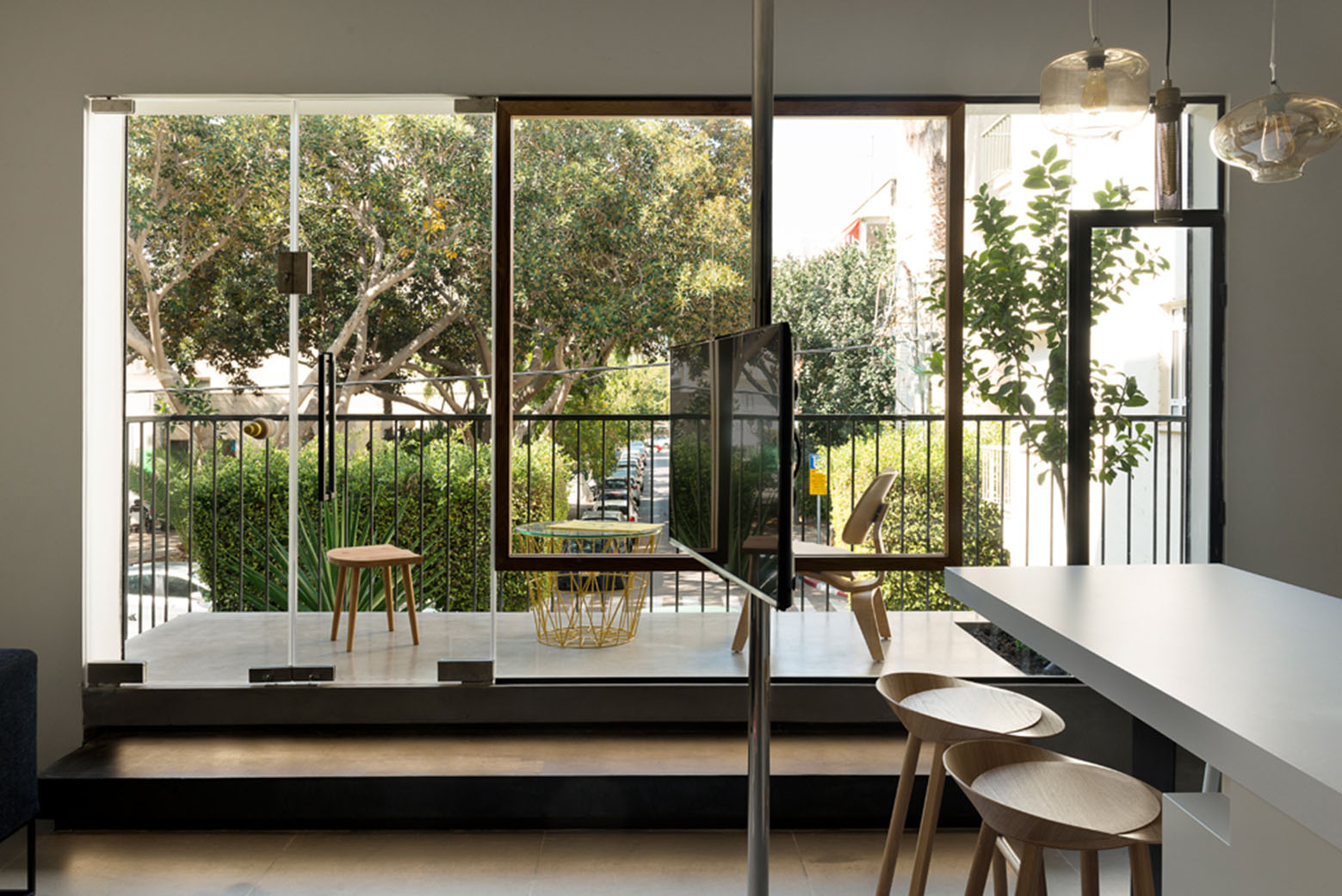 600-Sq-Ft-Apartment-Tel-Aviv_10