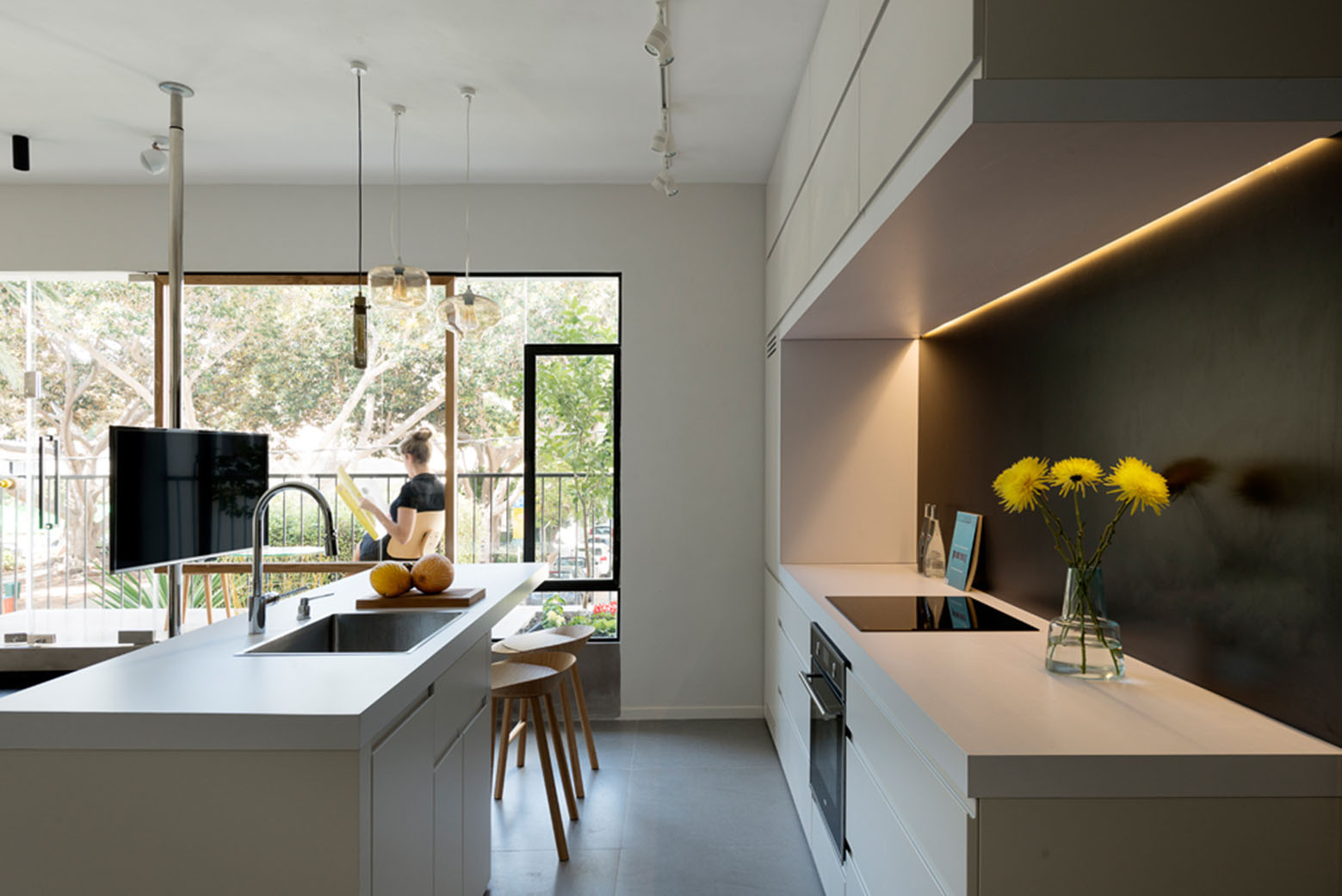 600-Sq-Ft-Apartment-Tel-Aviv_7