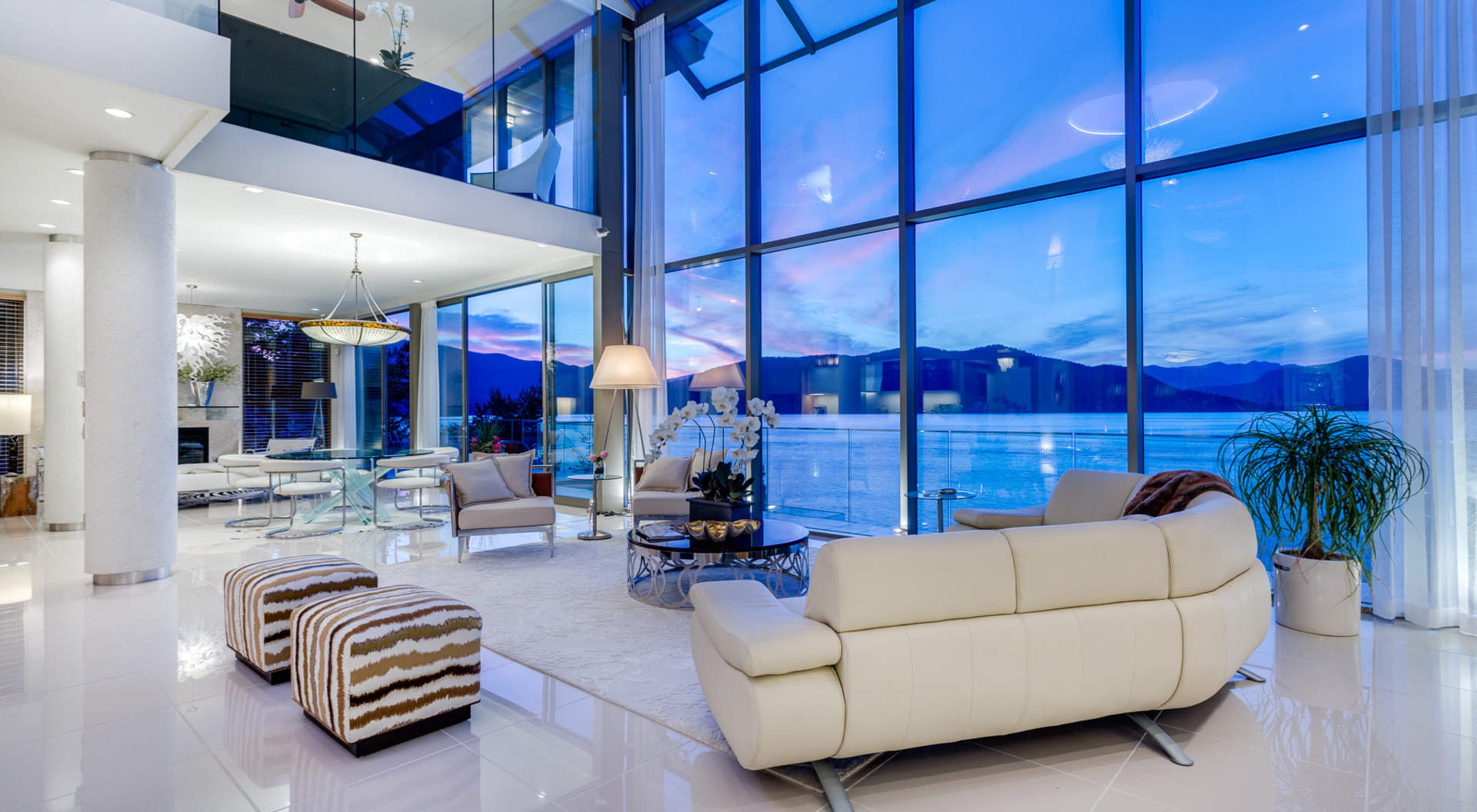 Luxury Home with Ocean and Mountain View Luxury Home with Ocean and Mountain View