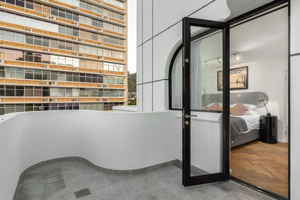 Futuristic Apartment with Abstract Minimalist Architectural Design - Cape Town, South Africa