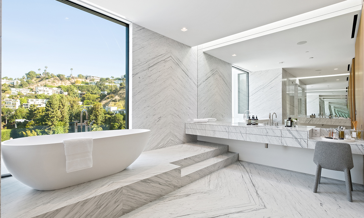 Ariana Grande’s Modern Home - Hollywood Hills, Los Angeles, California Ariana Grande House Marble Bathroom