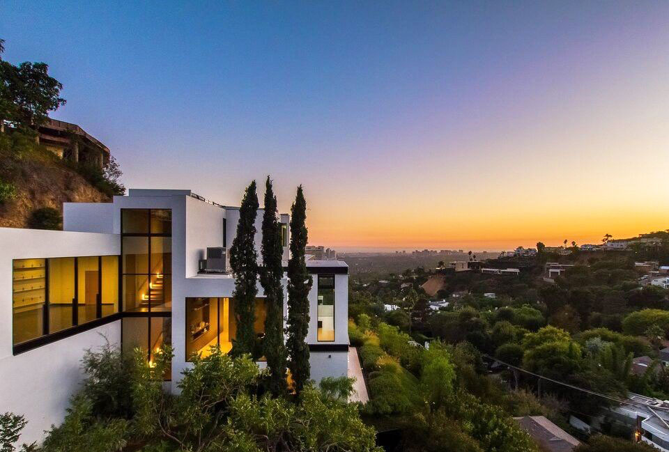 Inside Ariana Grande’s Modern Home - Hollywood Hills, Los Angeles, California Ariana Grande Los Angeles House Sunset View