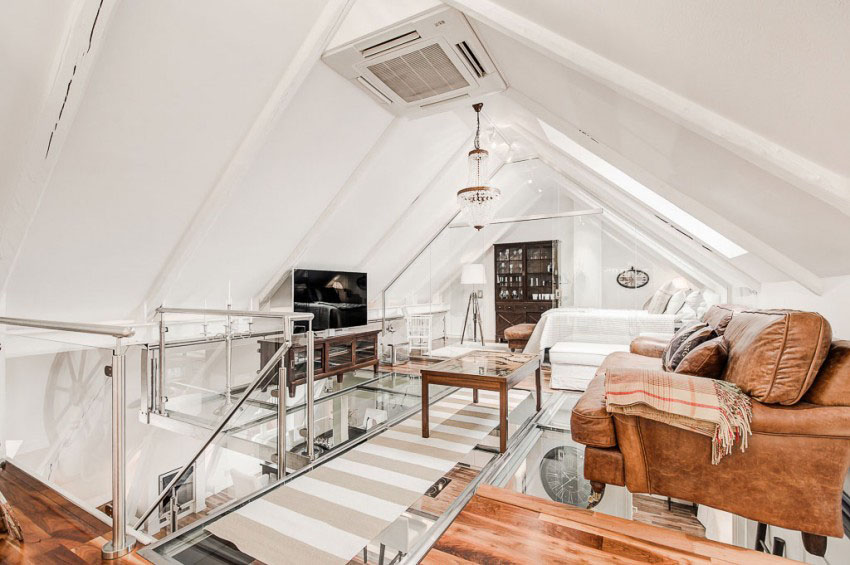 Attic-Duplex-with-Glass-Floor_12