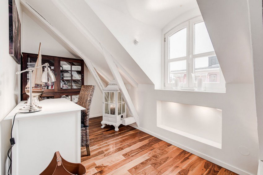 Attic-Duplex-with-Glass-Floor_18
