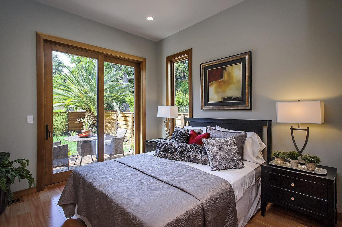 Attractive-Prefab-Home-Toby-Long_18 Sleek Modern Bedroom