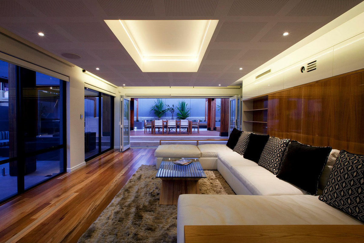 Backyard-With-Teak-Decking_12