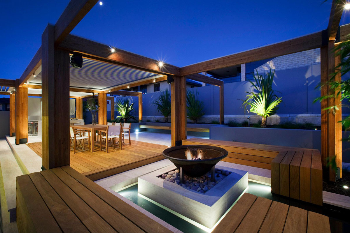 Backyard-With-Teak-Decking_4 Outdoor Entertaining Area
