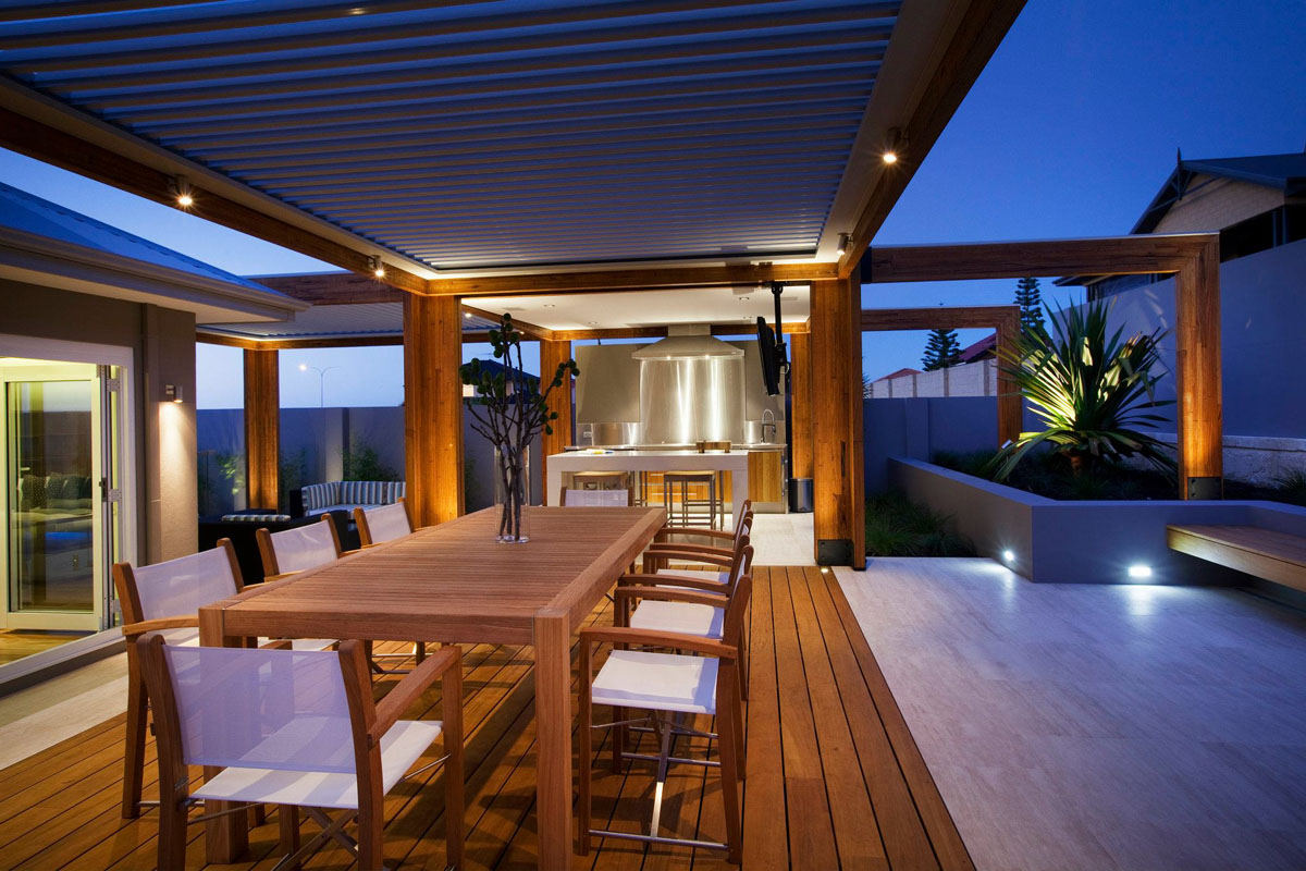 Backyard-With-Teak-Decking_6
