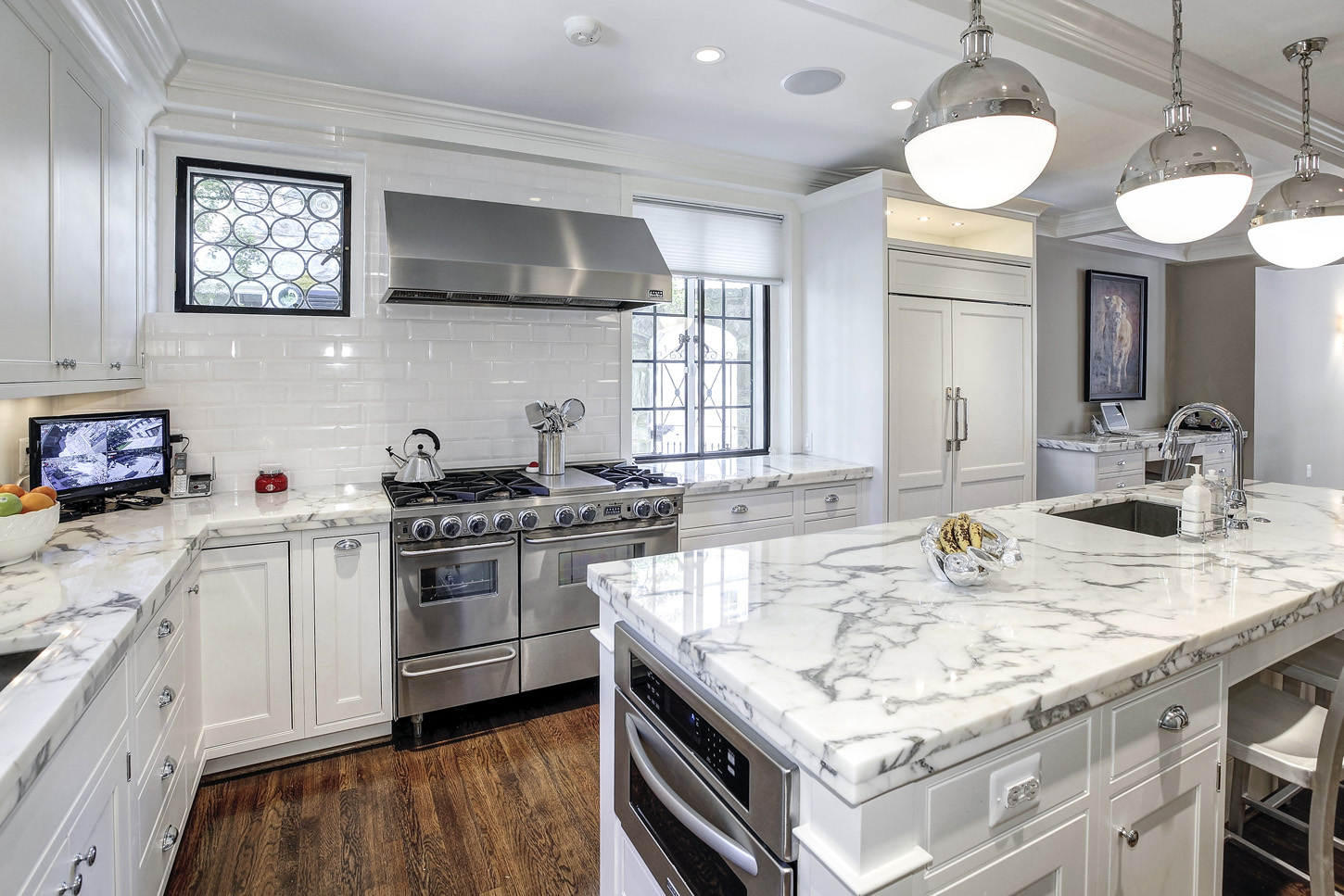 barack-michelle-obama-washington-dc-home_10 White Marble Luxury Kitchen