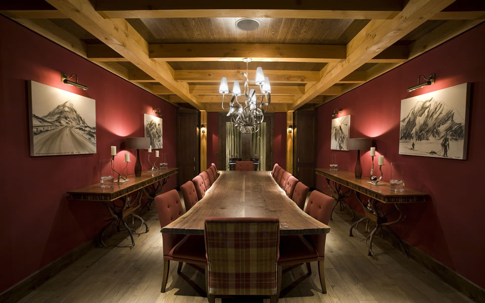 Bighorn-Lodge-Revelstoke_5 Rustic Dining Room