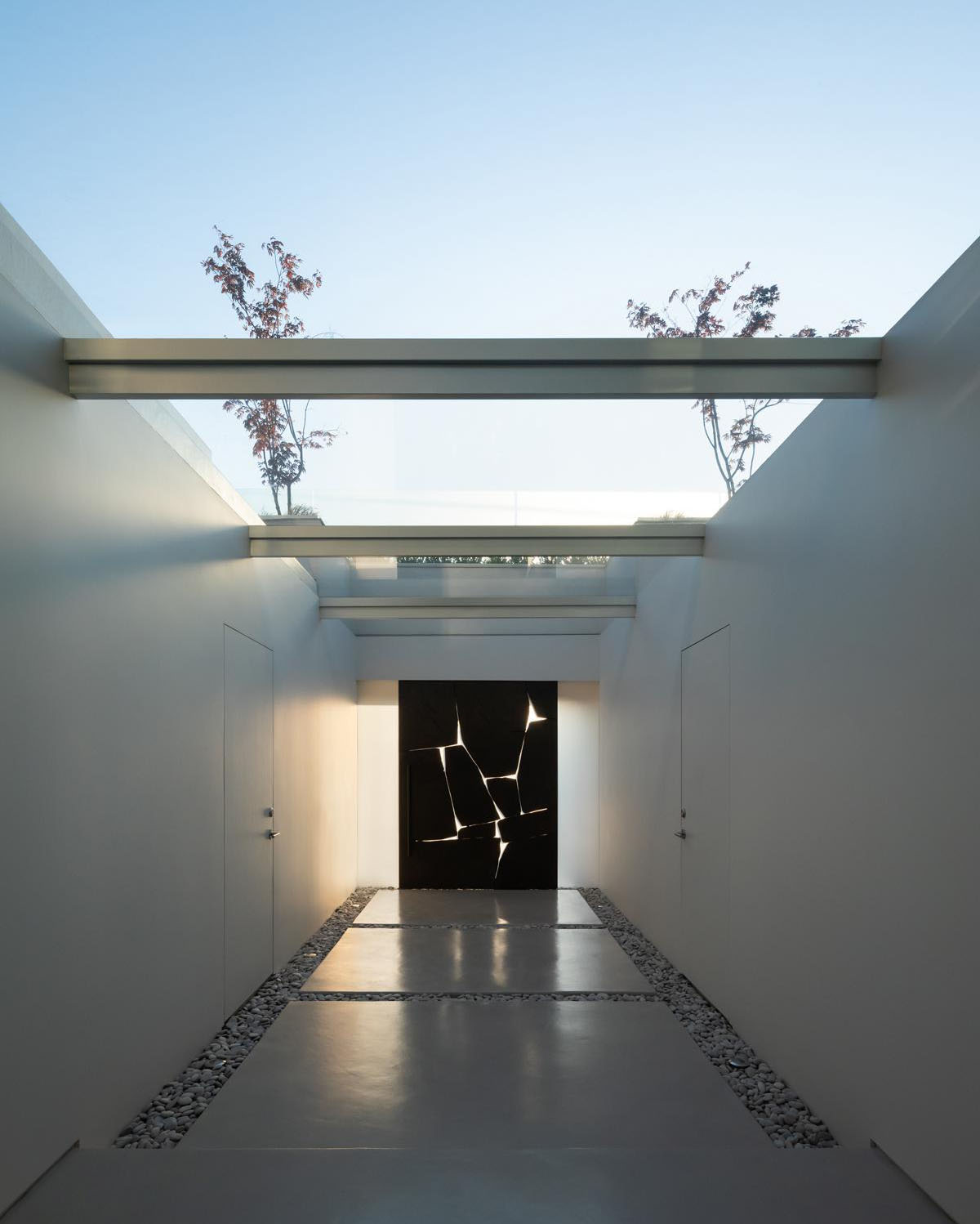 Boundary Bay Residence with Modernist Architecture - Tsawwassen, British Columbia, Canada