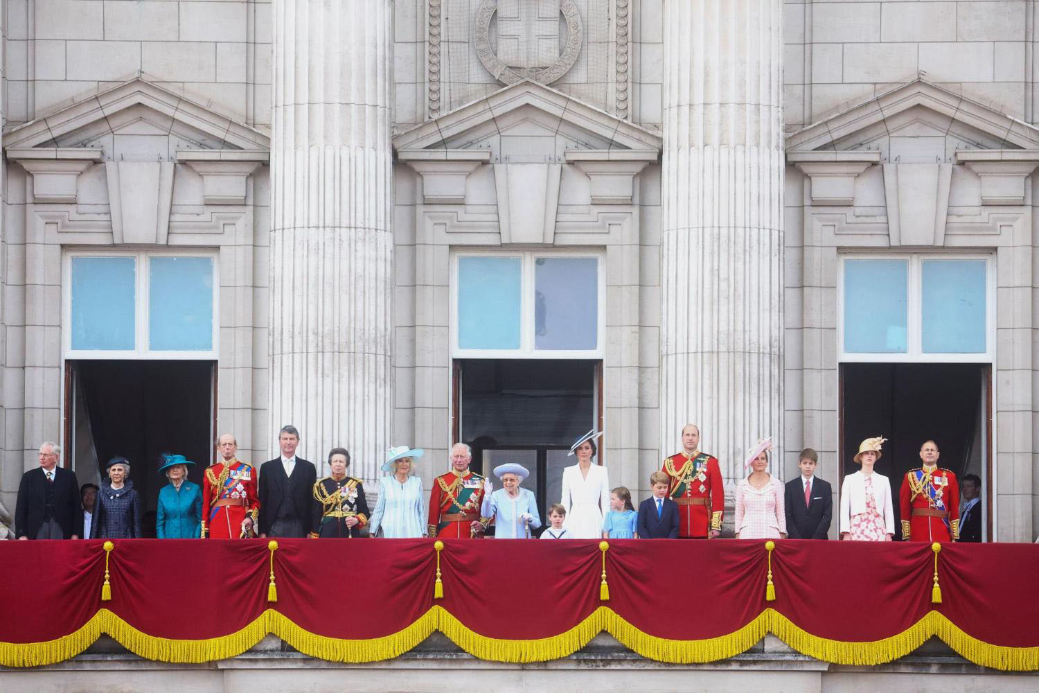 Buckingham-Palace-Balcony-Trooping-the-Colour-Platinum-Jubilee-2022 Buckingham Palace Balcony The Royal Family