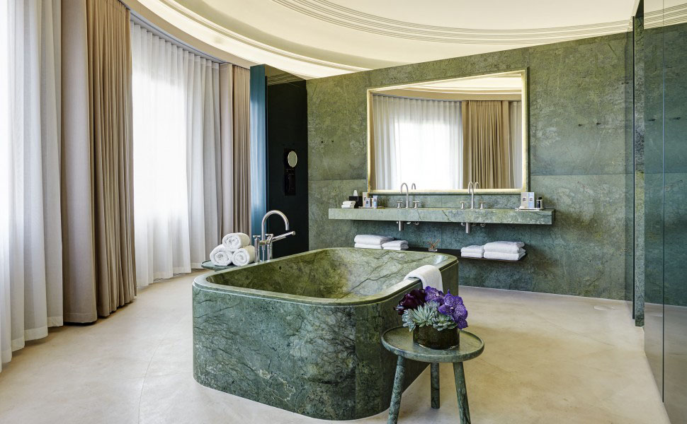 Café-Royal-Penthouse-London_5 Green Carrara Marble Bathroom