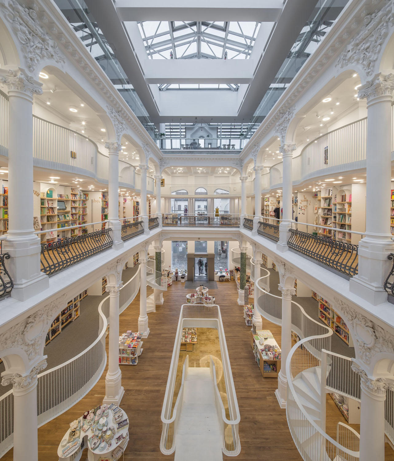 Carturesti-Carusel-Bucharest-Bookstore_2