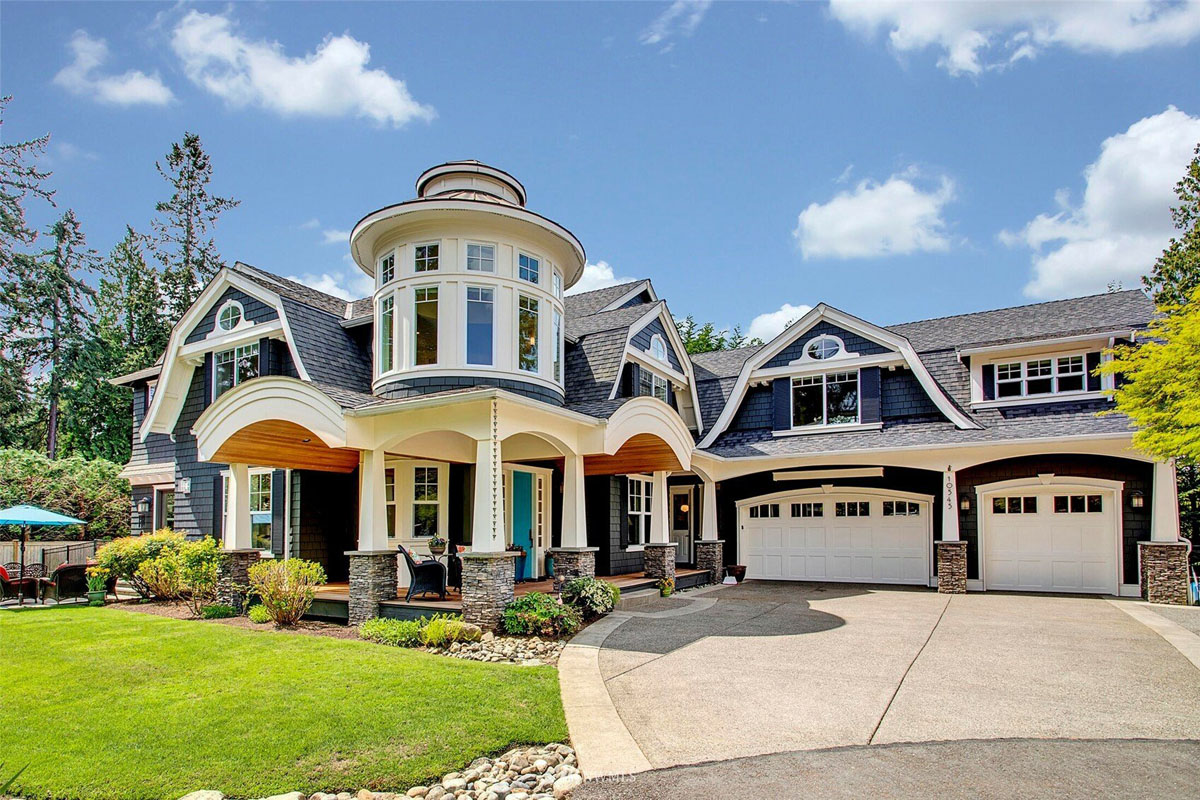 Nantucket Style House in the Pacific Northwest - Bellevue, Washington