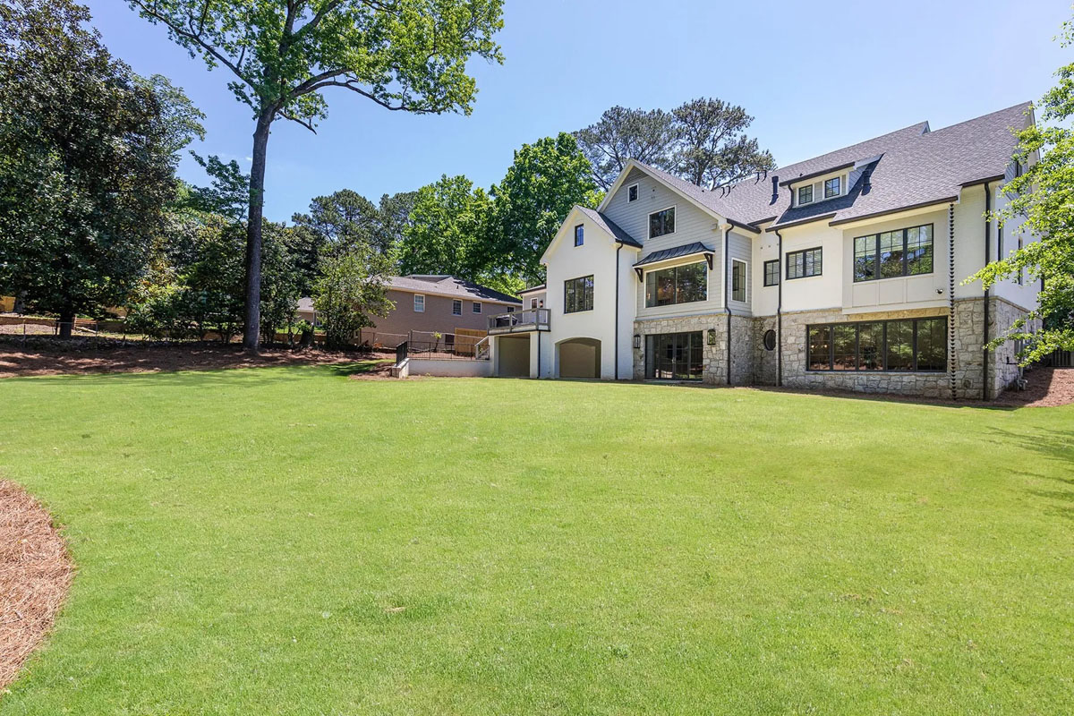 Chastain Park Cottage with Modern Elegance - Atlanta, Georgia