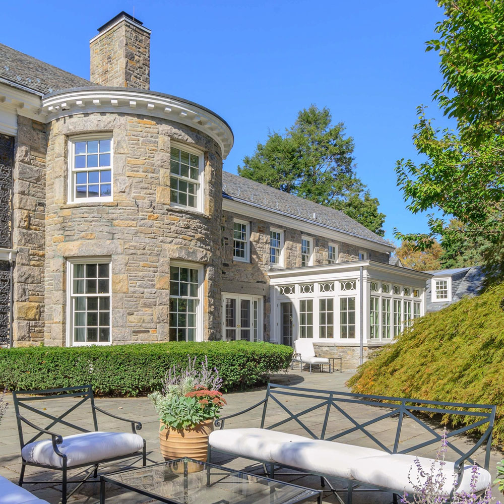 Georgian Style Country House with English Gardens - Greenwich, Connecticut