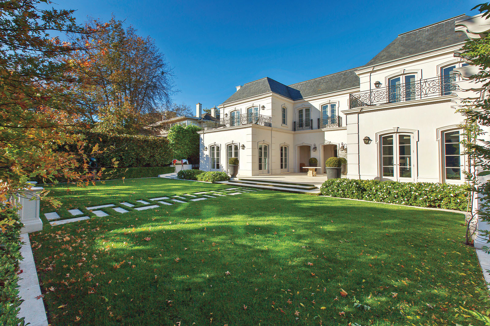 Classical-Luxury-Mansion-Melbourne_23