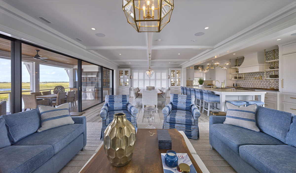 Coastal-Style Beach House with Classic Contemporary Decor