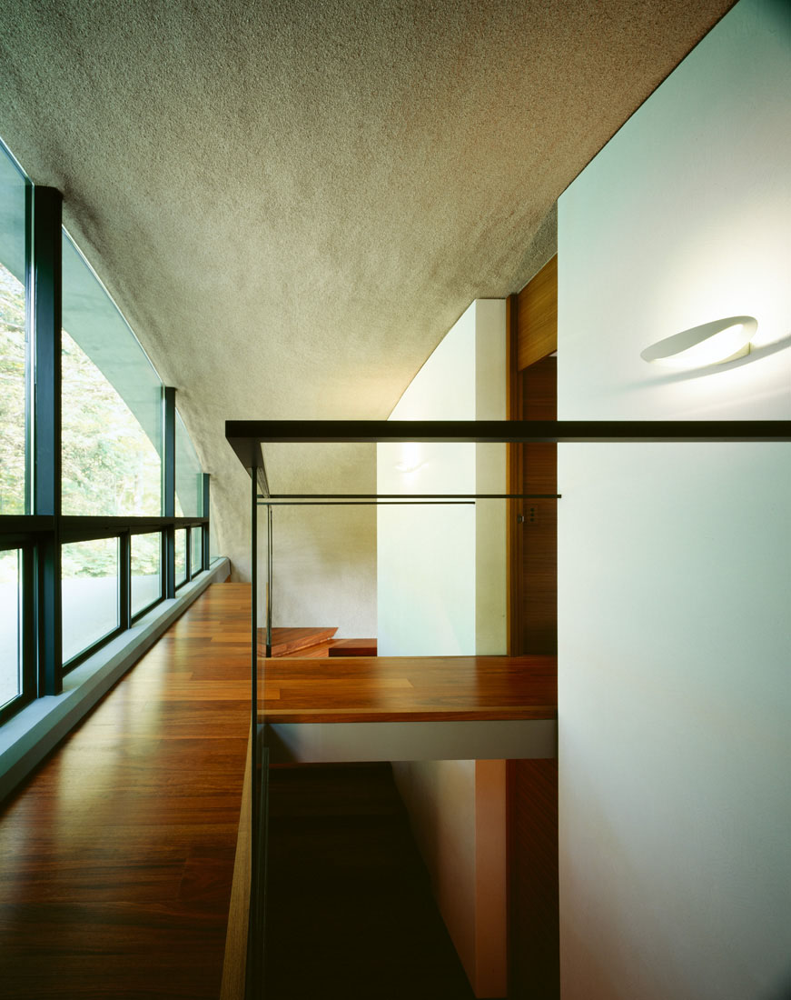 Concrete-Shell-Villa-Japan_16