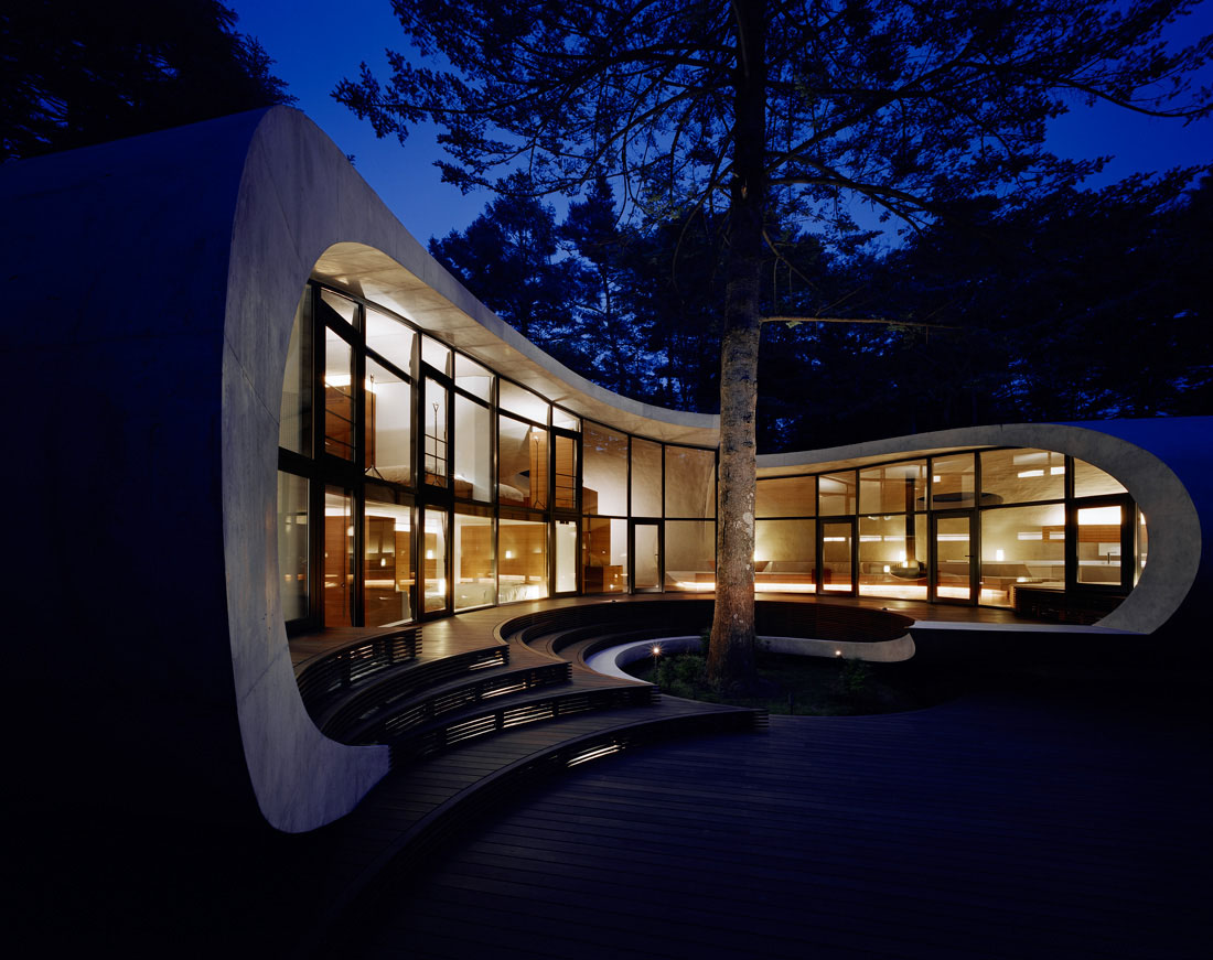 Concrete-Shell-Villa-Japan_21