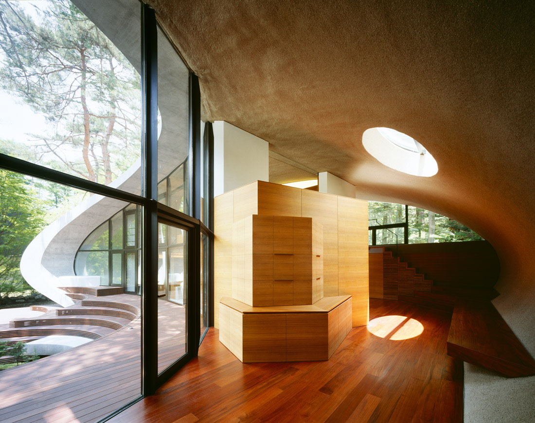 Concrete-Shell-Villa-Japan_9