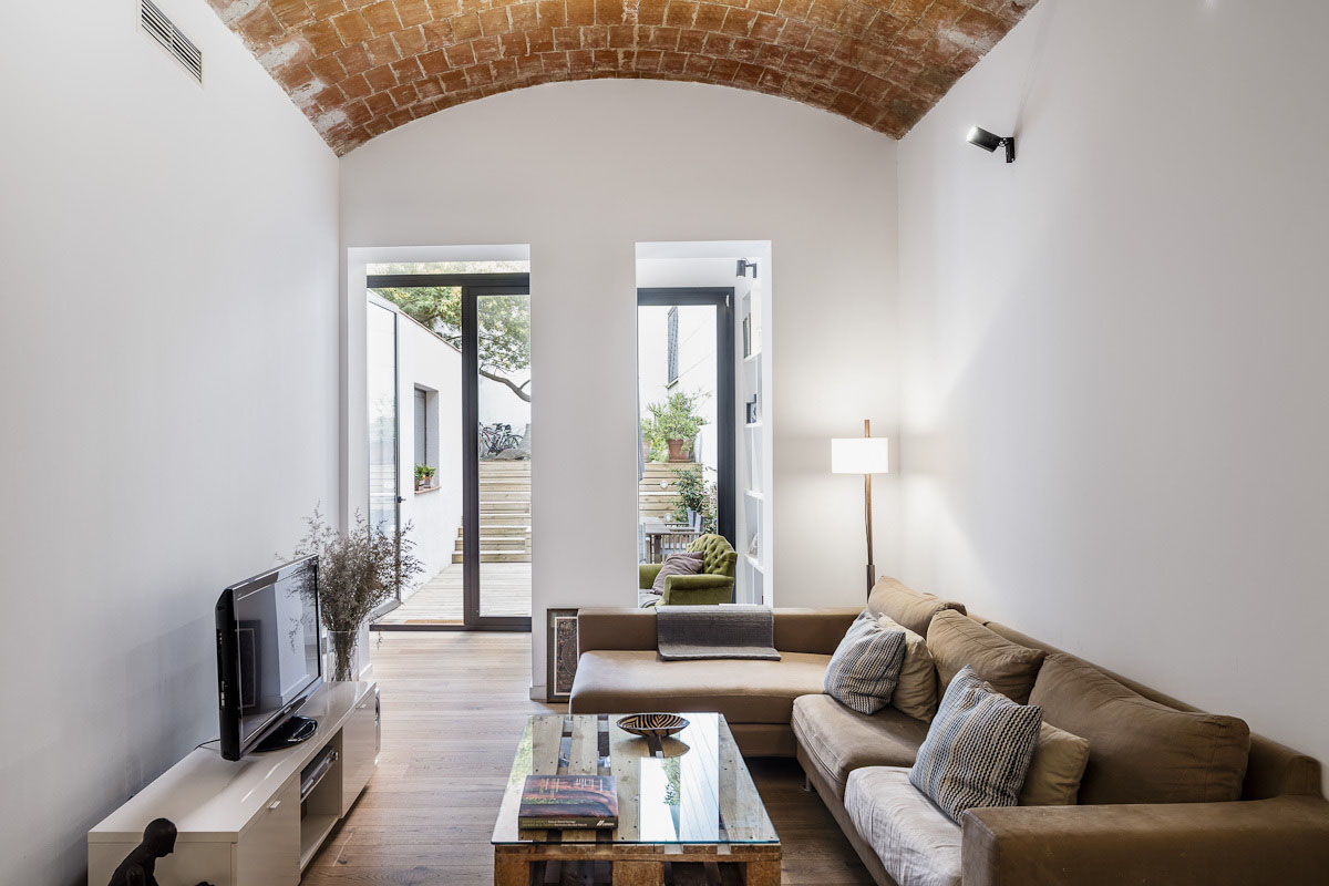 Contemporary-Character-Home-Barcelona_2 Refurbished Contemporary Home
