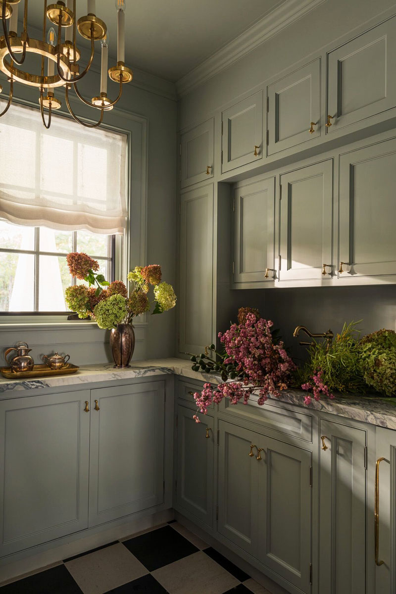 Elegant Country Home in The Hamptons with Whimsical Decor - Bridgehampton, New York