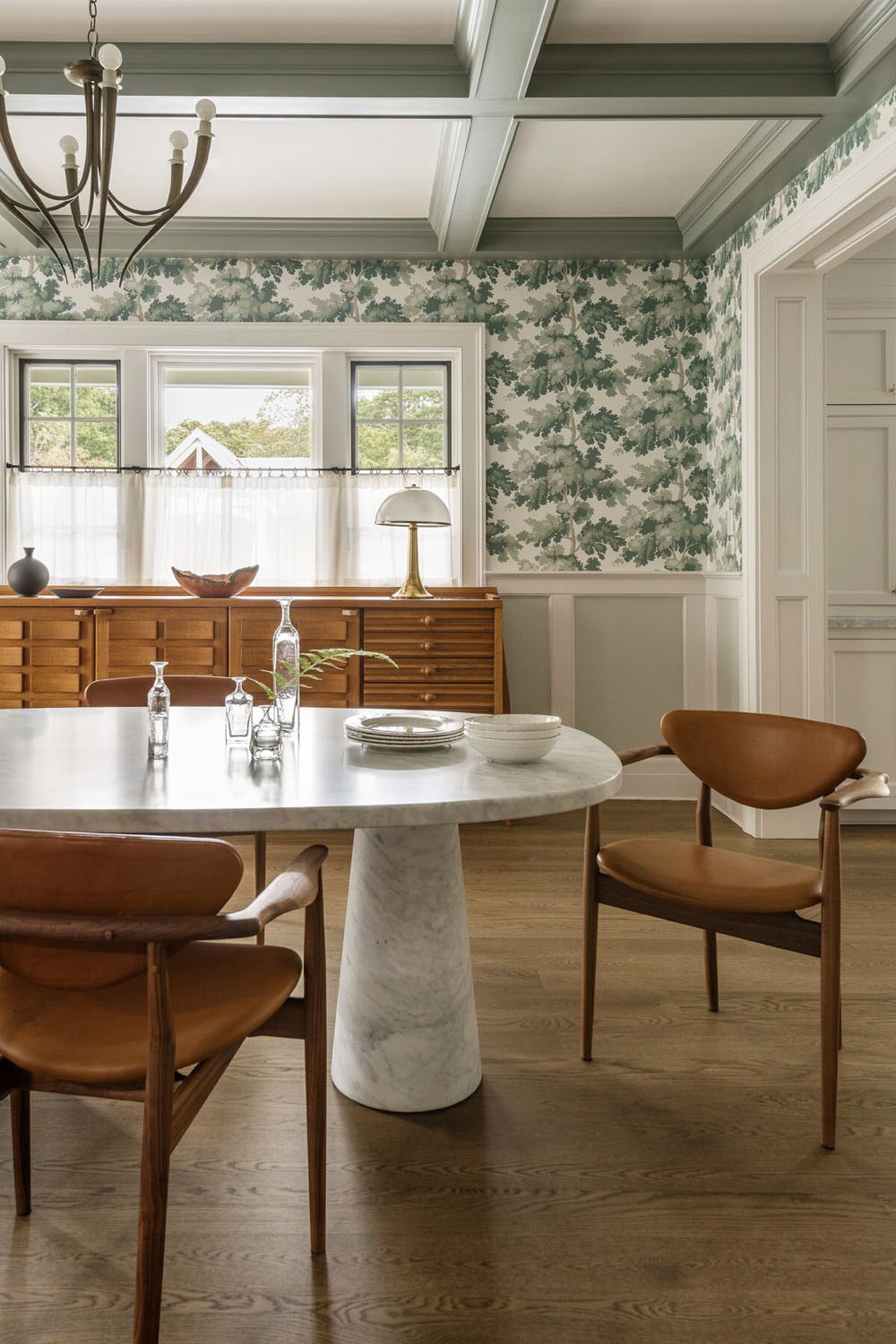 Eclectic Country House in The Hamptons with Whimsical Decor - Bridgehampton, New York
