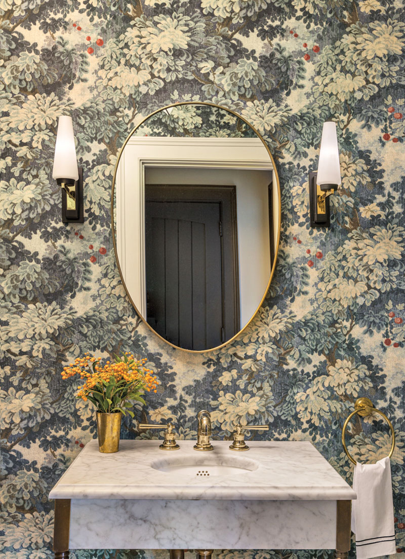 Eclectic Country House in The Hamptons with Whimsical Decor - Bridgehampton, New York