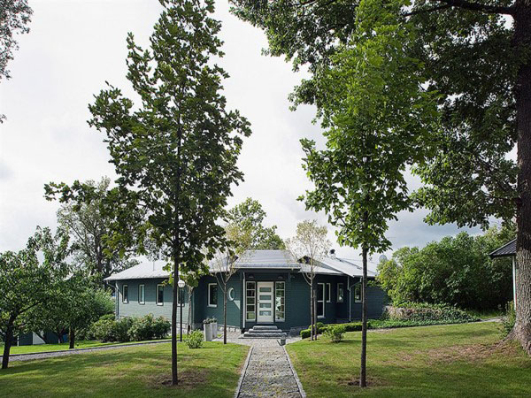 Contemporary-Lakeside-Villa-Sweden_1