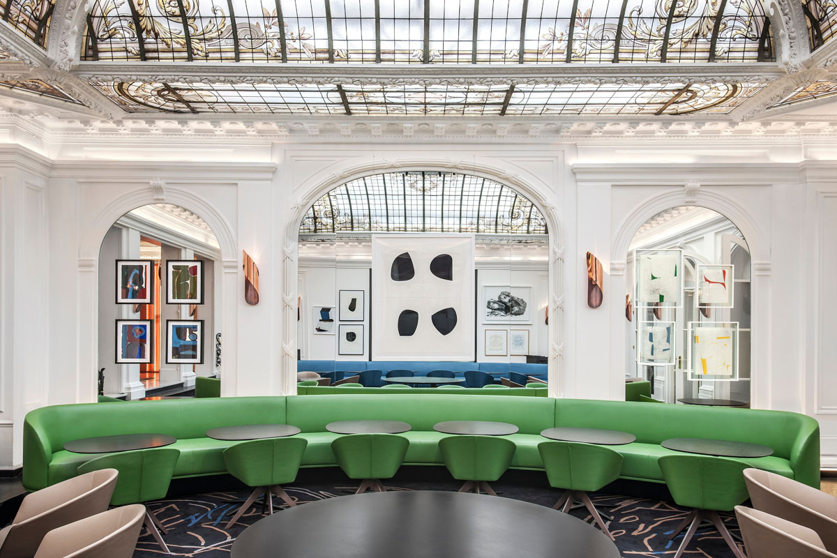 Timeless Elegance at the Hôtel Vernet Paris