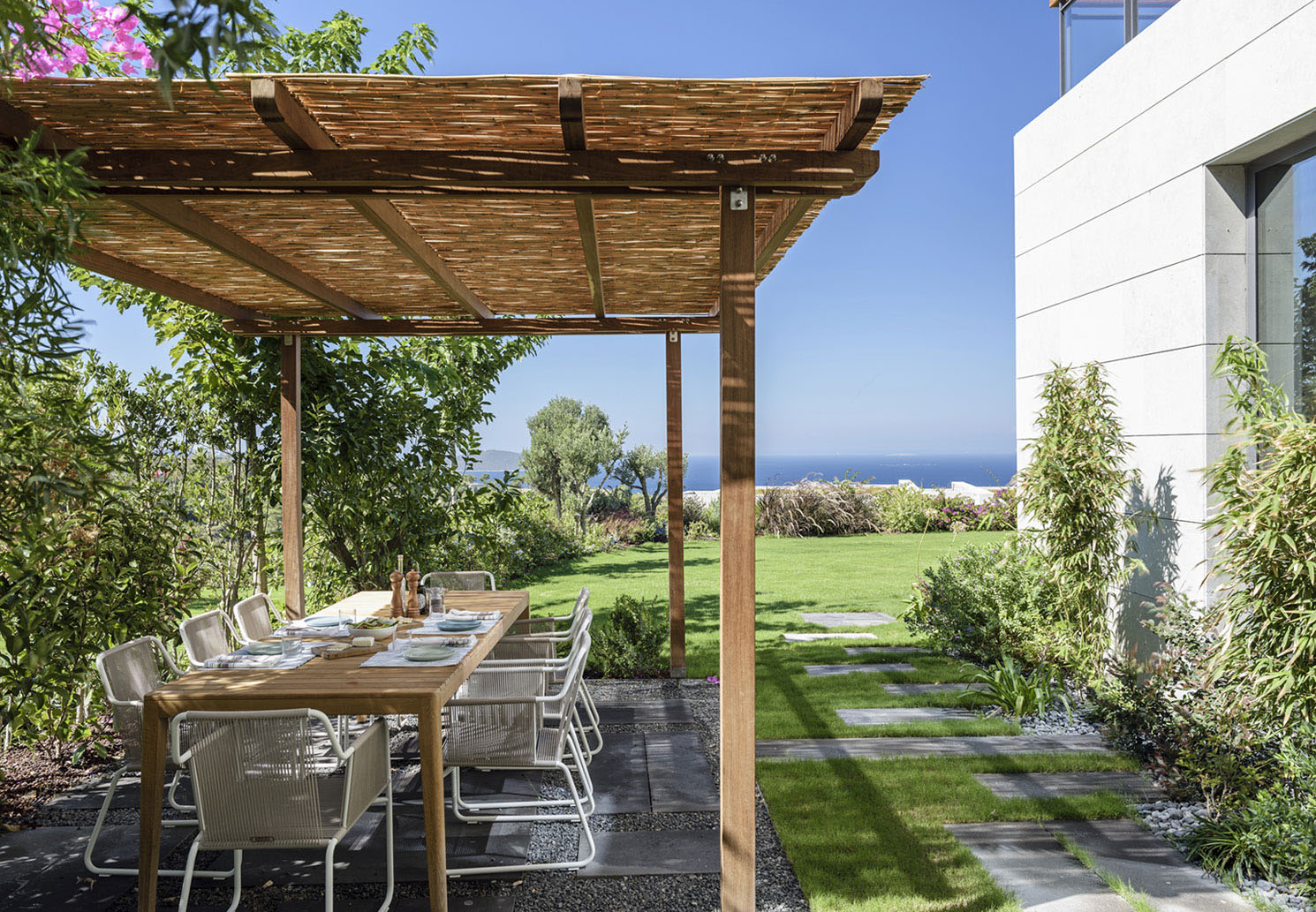 Contemporary-Residence-Bodrum_6 Outdoor Seaside Dining Patio