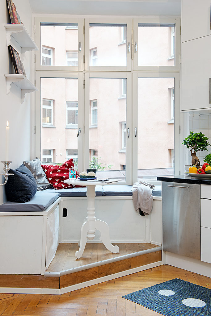 Cozy-Dream-Kitchen_9 Eat In Kitchen Storage Bench
