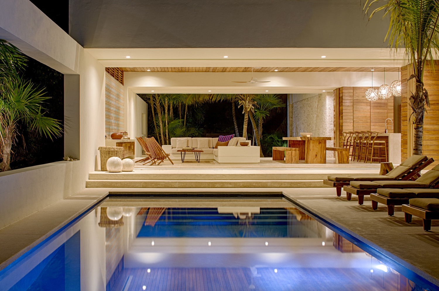 Ecoluxe-Mexican-Villa_7 Poolside Living Room