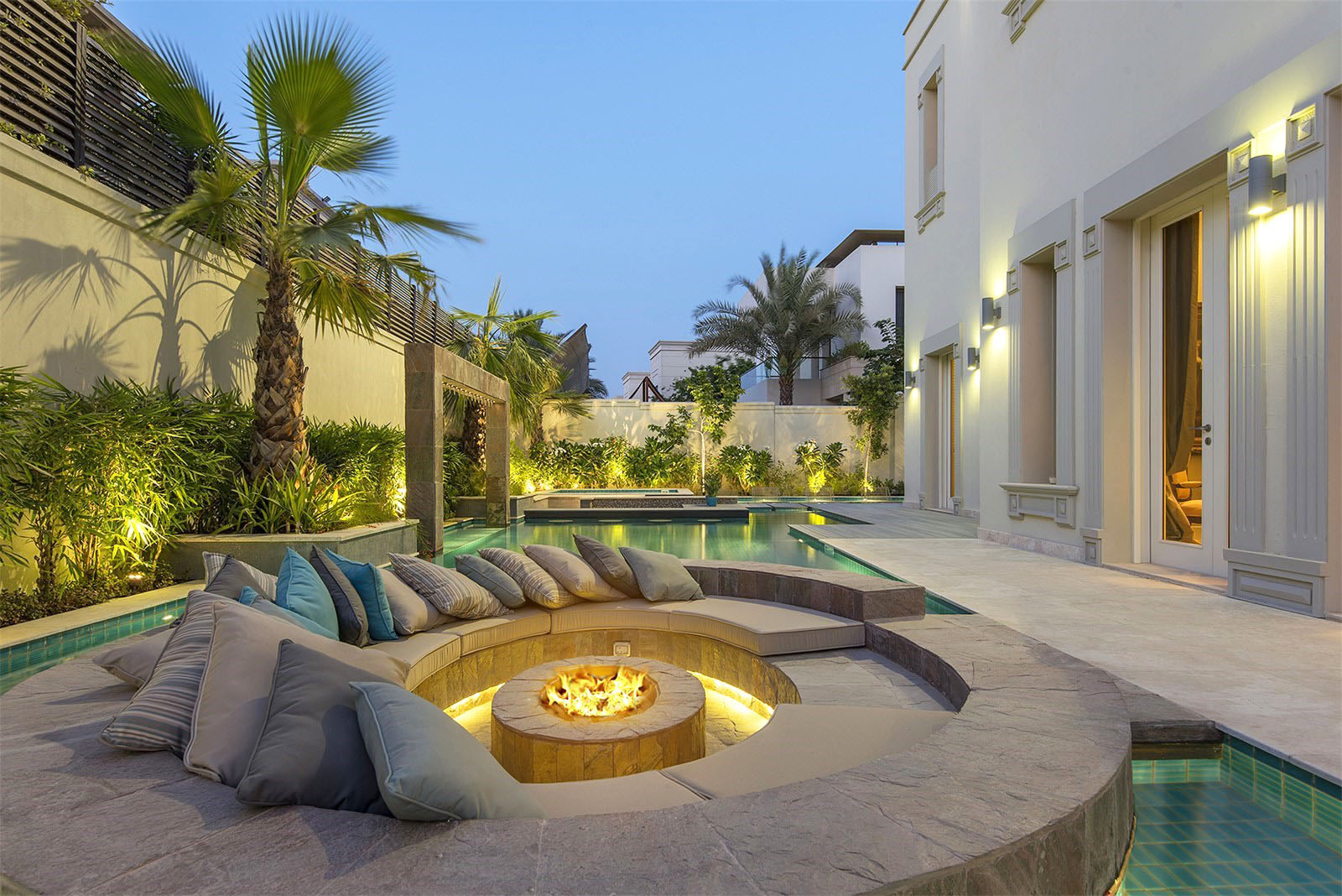 Emirates-Hills-Villa_1 Elegant Private Oasis