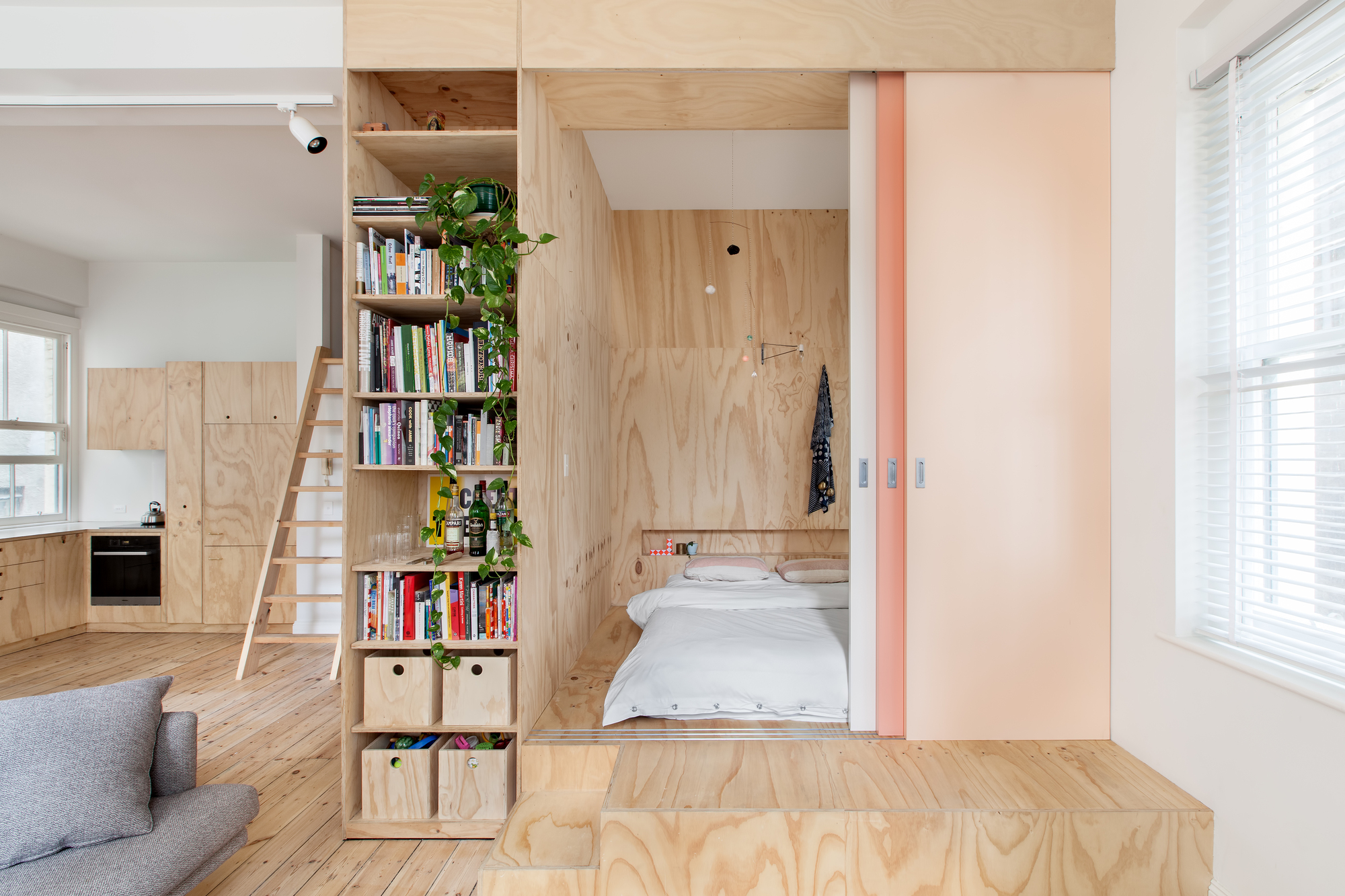 Flinders-Lane-Apartment_1 Small City Apartment Design
