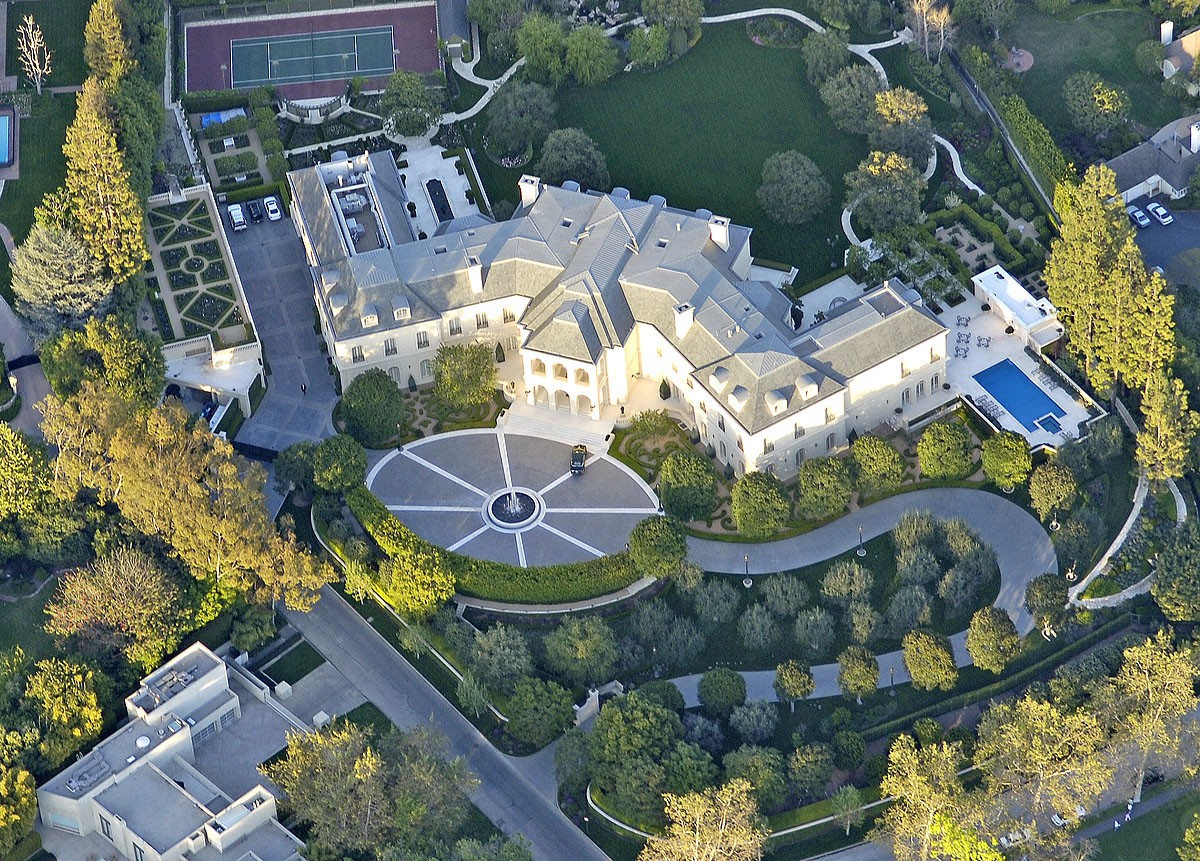 French-Chateau-Style-Mansion_12