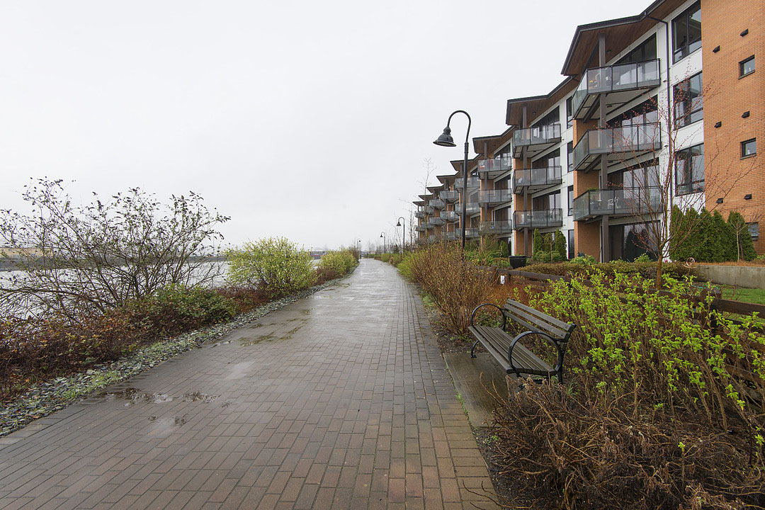GlassHouse-Modern-Loft-Apartment-New-Westminster_18