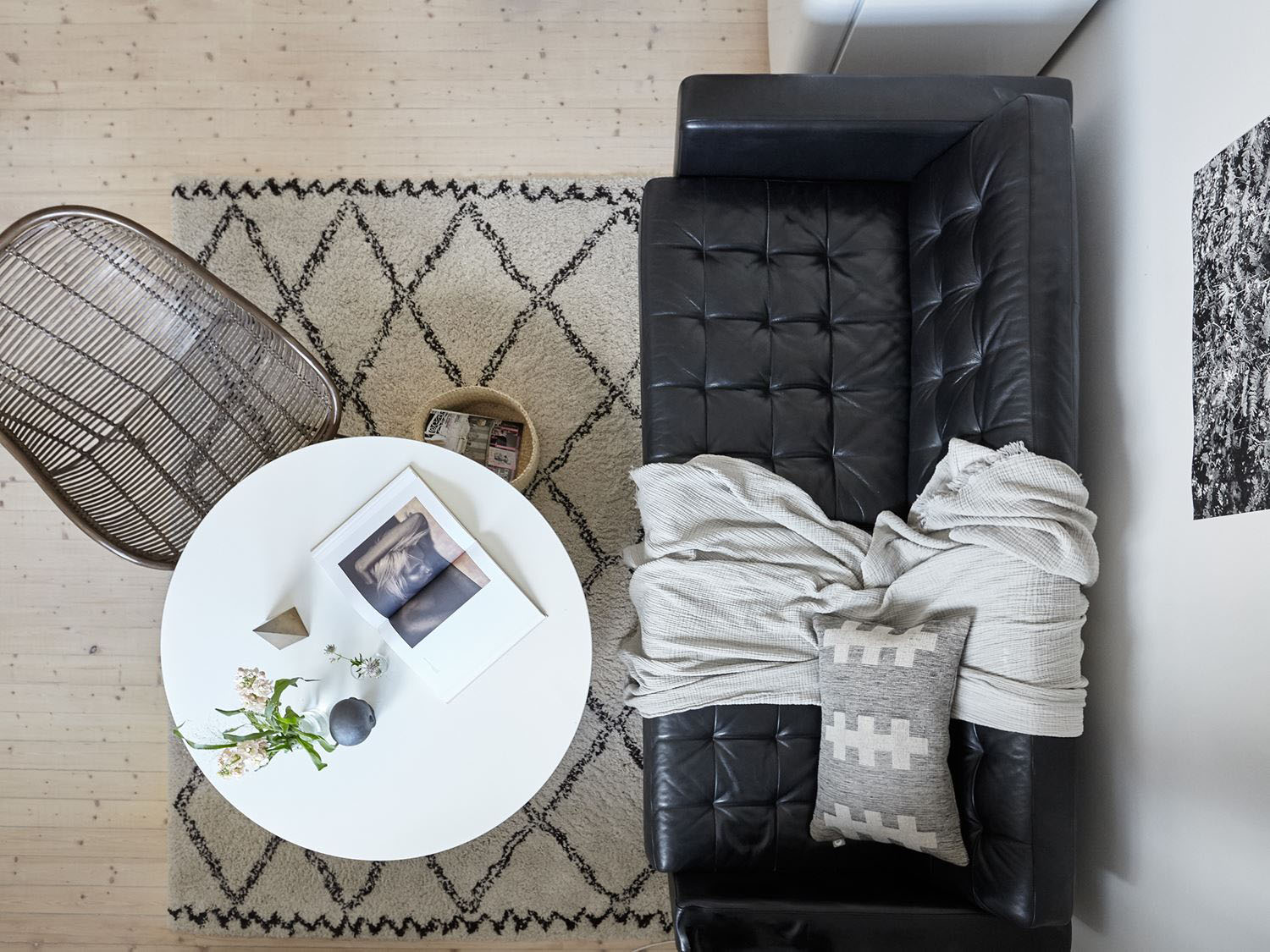 Gothenburg-Renovated-One-Bedroom-Small-Apartment_11
