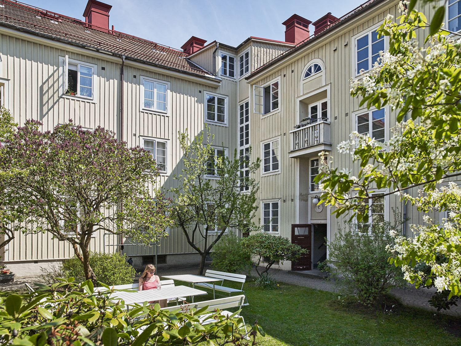 Gothenburg-Renovated-One-Bedroom-Small-Apartment_14