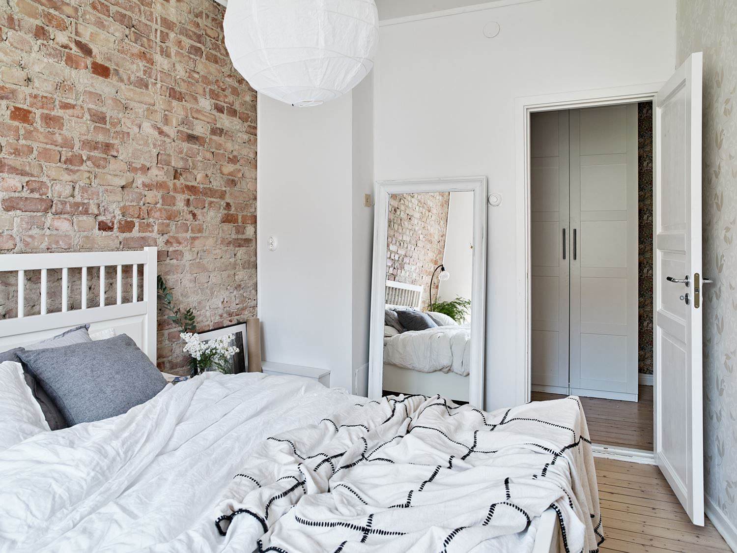 Gothenburg-Renovated-One-Bedroom-Small-Apartment_7