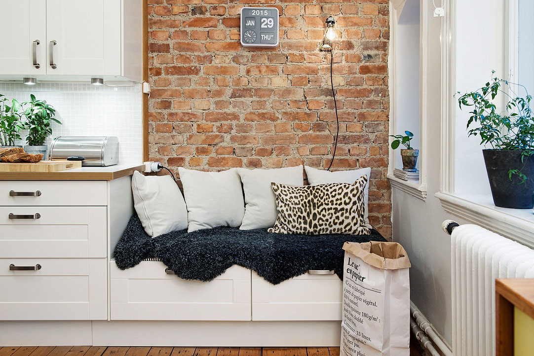 Gothenburg-Studio-Apartment_6 Brick Wall Cozy Bench with Storage