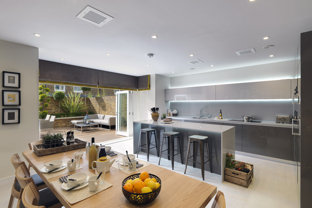 Hammersmith-London-Townhouse_3 Minimalist Modern Kitchen Connects to Large Terrace
