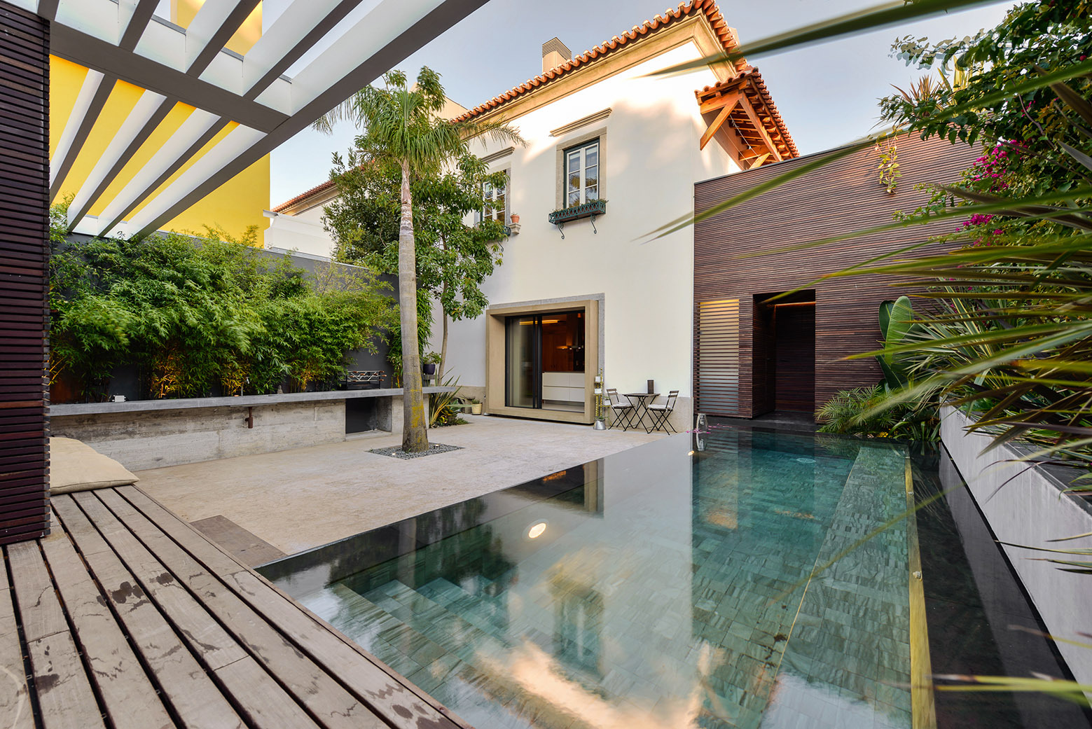 House-In-Estoril_1 Modern Mediterranean Home With Swimming Pool
