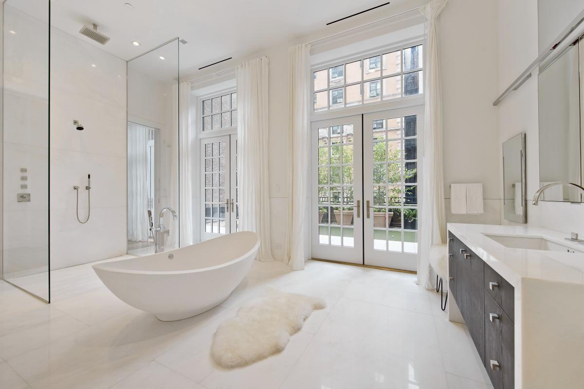 jennifer-lopez-new-york-city-penthouse-apartment_7 Modern Luxury Bathroom in Manhattan Penthouse