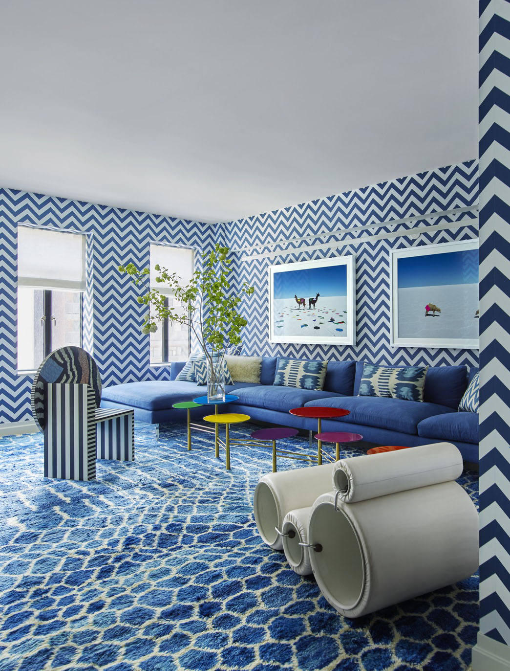 Kelly-Behun-Park-Avenue-Apartment_6 Minimalist Living Room Interior Decor with Strong Colors