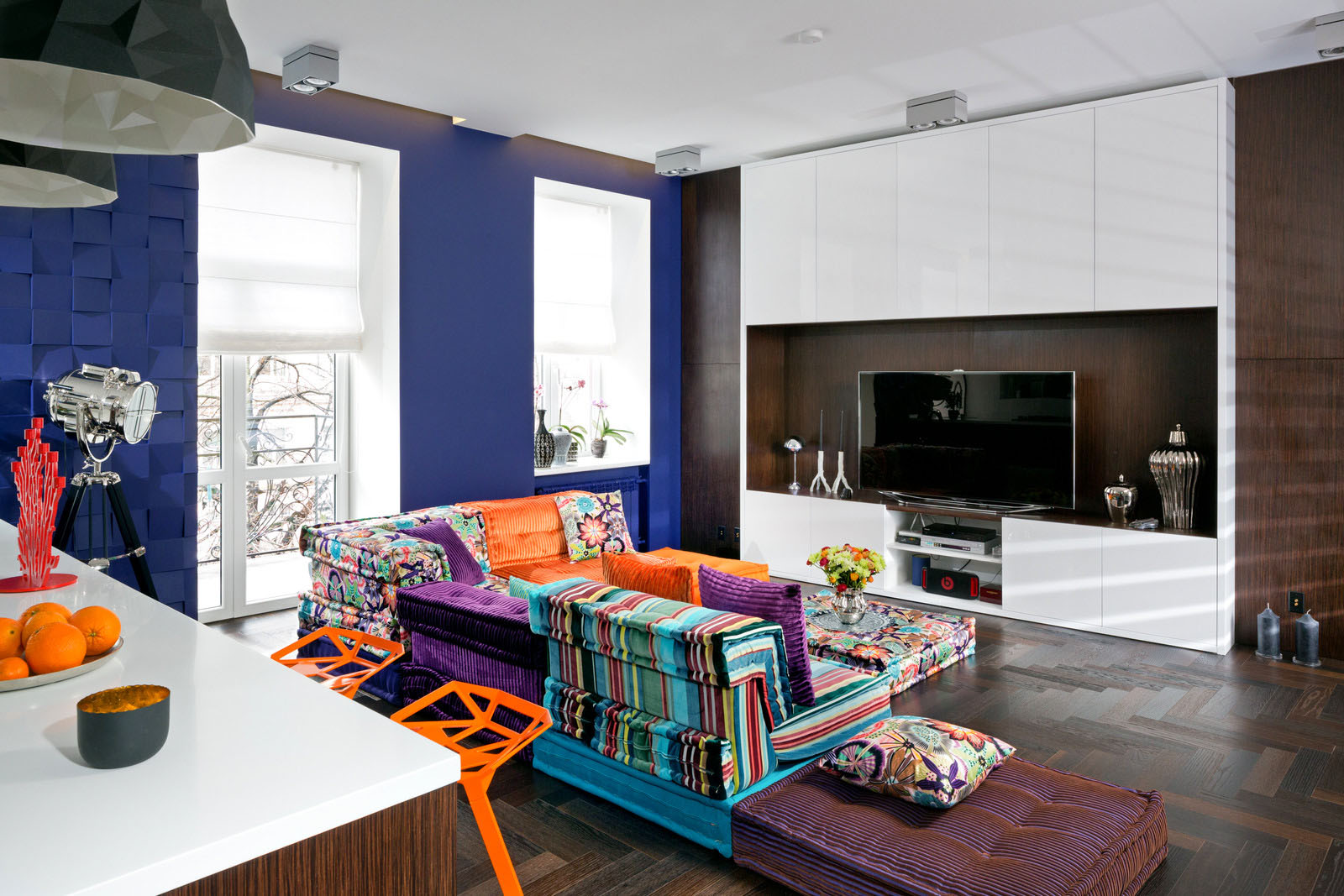 Kiev-Glass-Compartment-Apartment_2 Stylish Apartment in Kyiv Ukraine