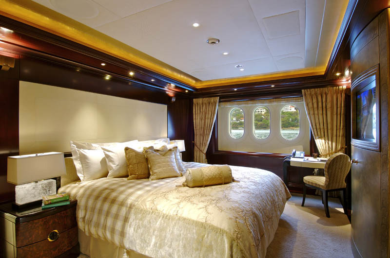 Kismet-Yacht_17 Super-Yacht-VIP-Suite